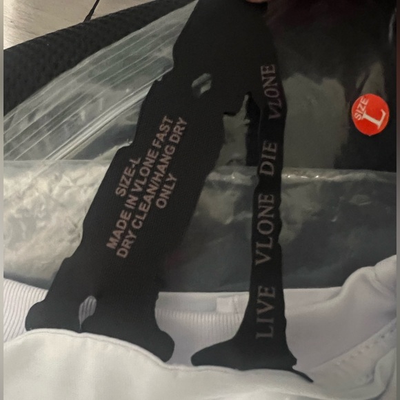 *BRAND NEW* Vlone friends tee. - Picture 5 of 5